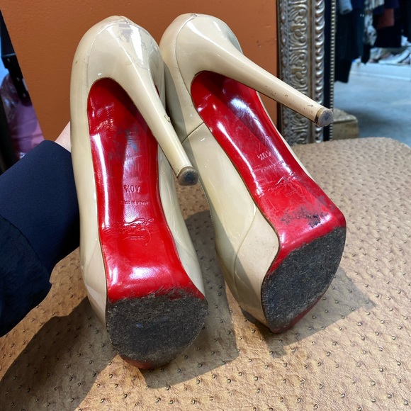 Christian Louboutin patent leather pumps - Picture 4 of 5